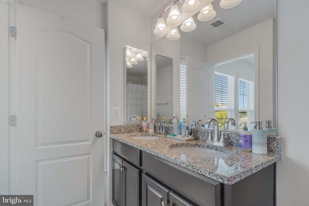 43284 NOVI TERRACE