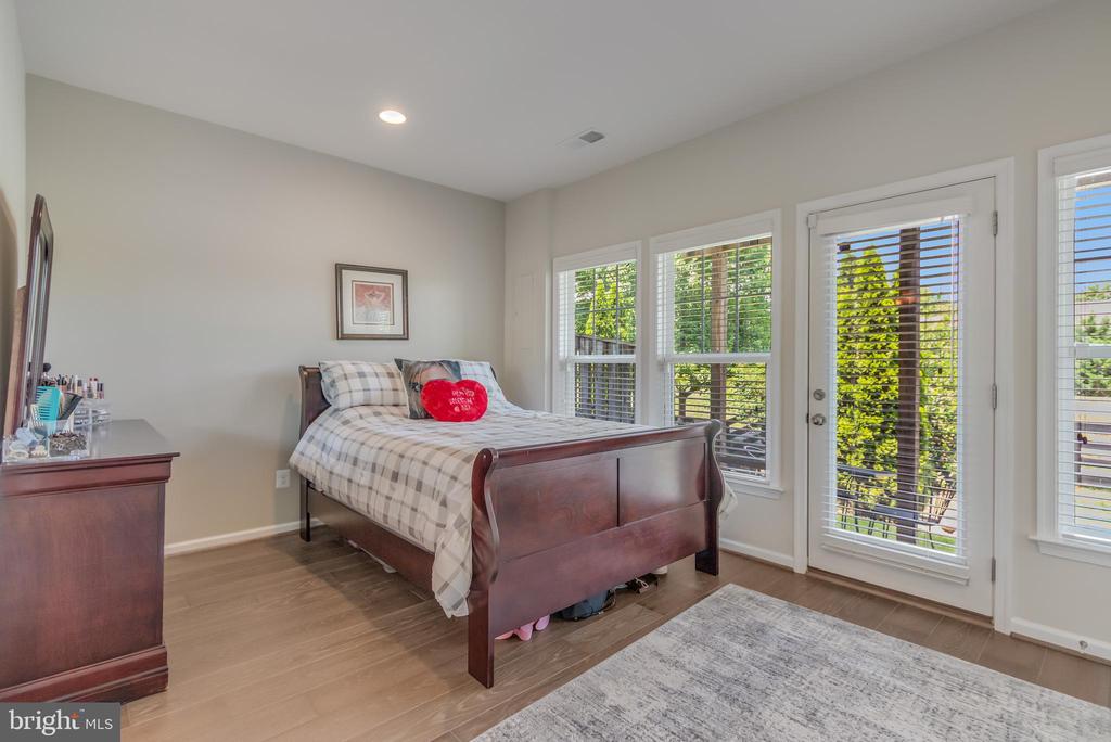 43284 NOVI TERRACE