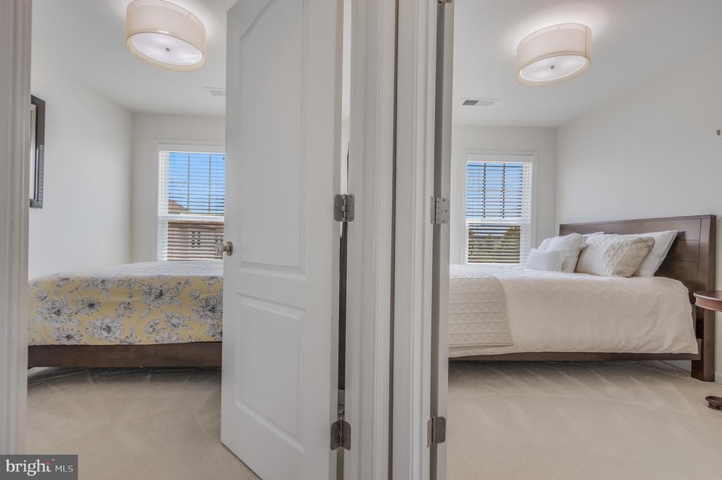 43284 NOVI TERRACE