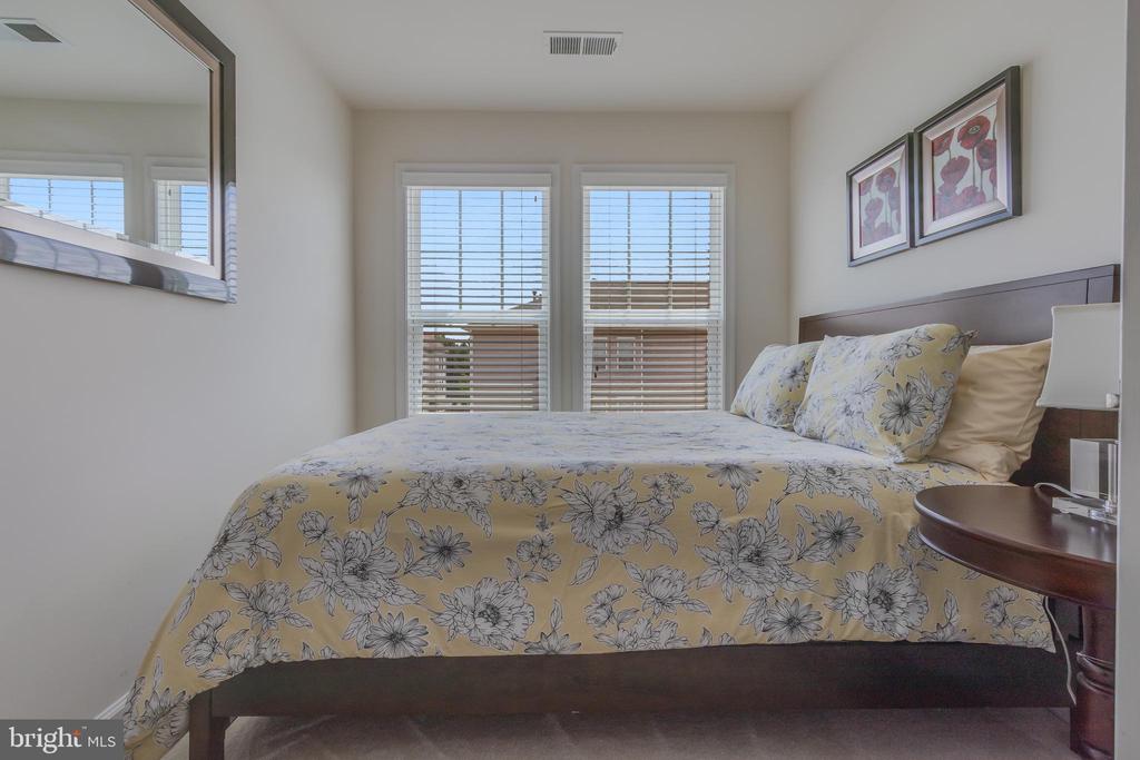 43284 NOVI TERRACE