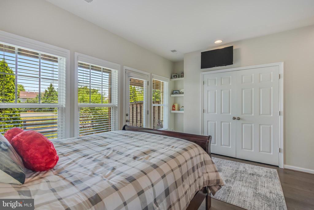 43284 NOVI TERRACE