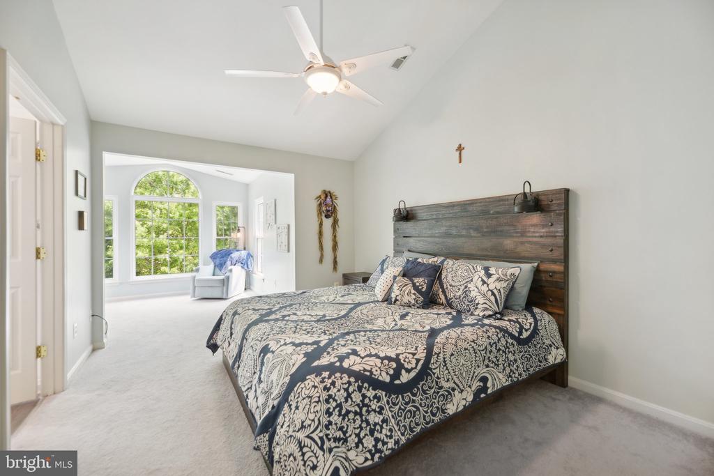 8905 STABLE FOREST PLACE