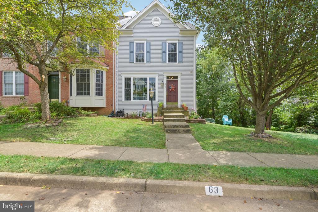 8905 STABLE FOREST PLACE
