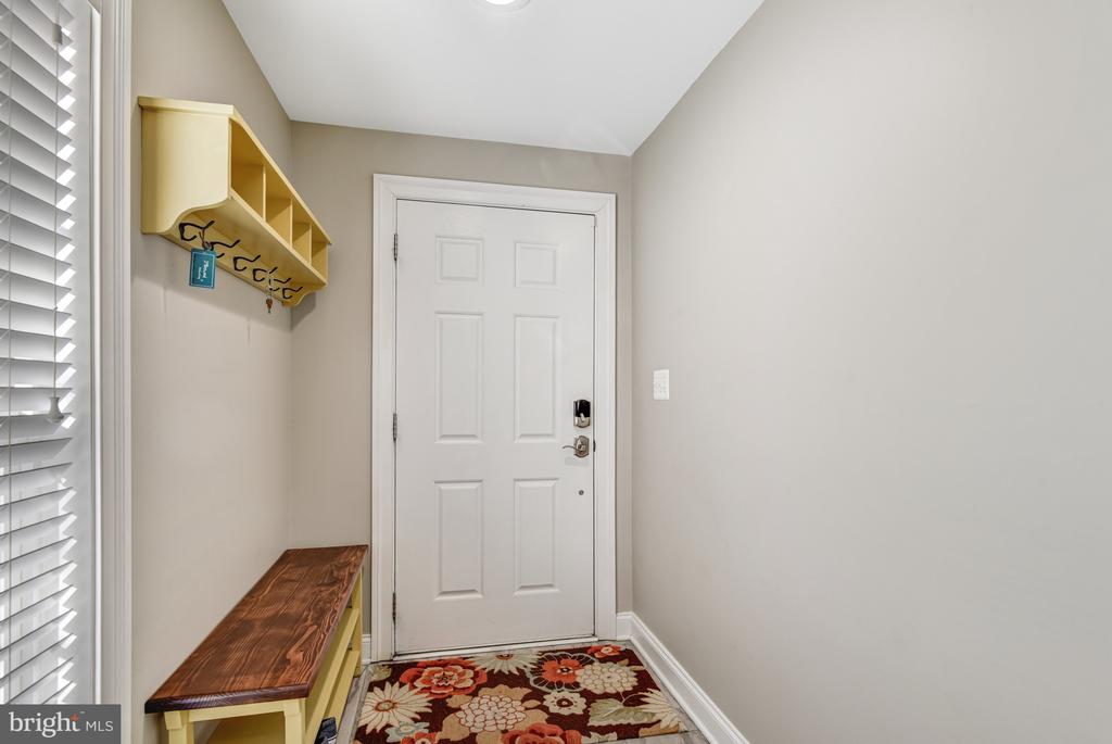 6899 BOOTHE LANE