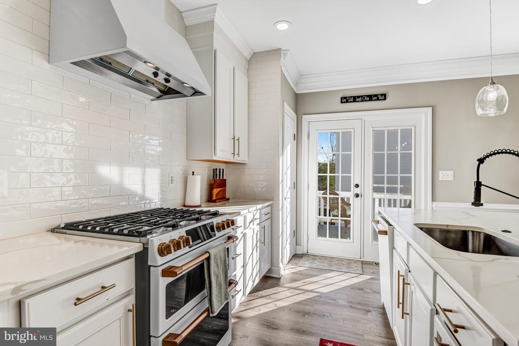 6899 BOOTHE LANE
