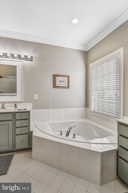 6899 BOOTHE LANE