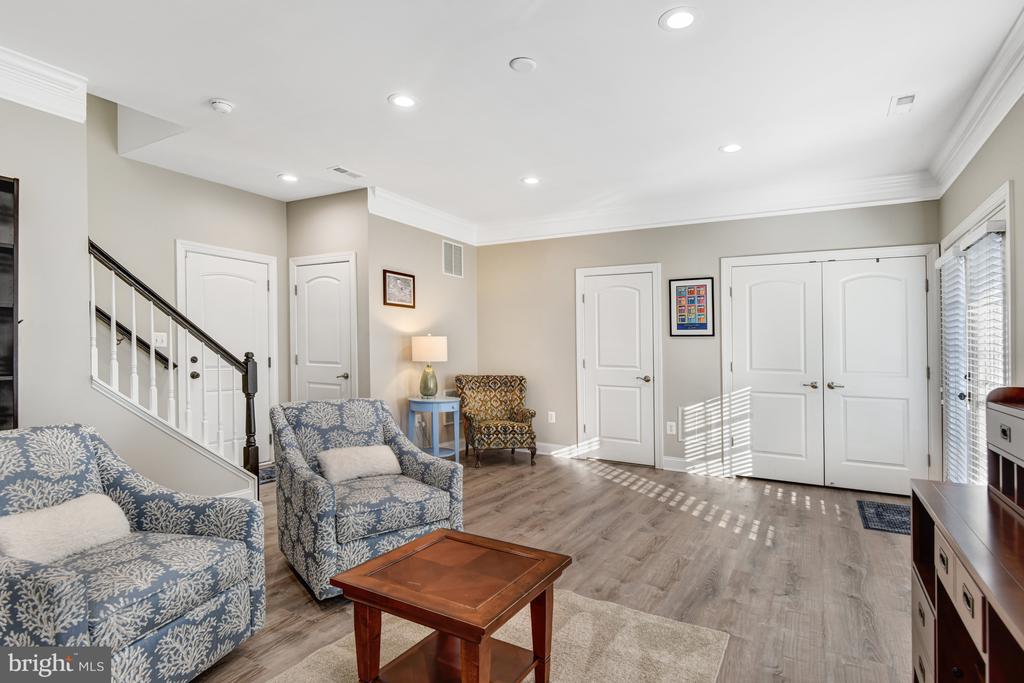 6899 BOOTHE LANE