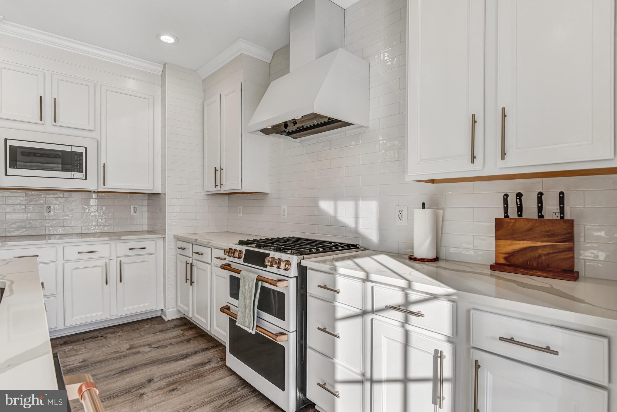 6899 BOOTHE LANE