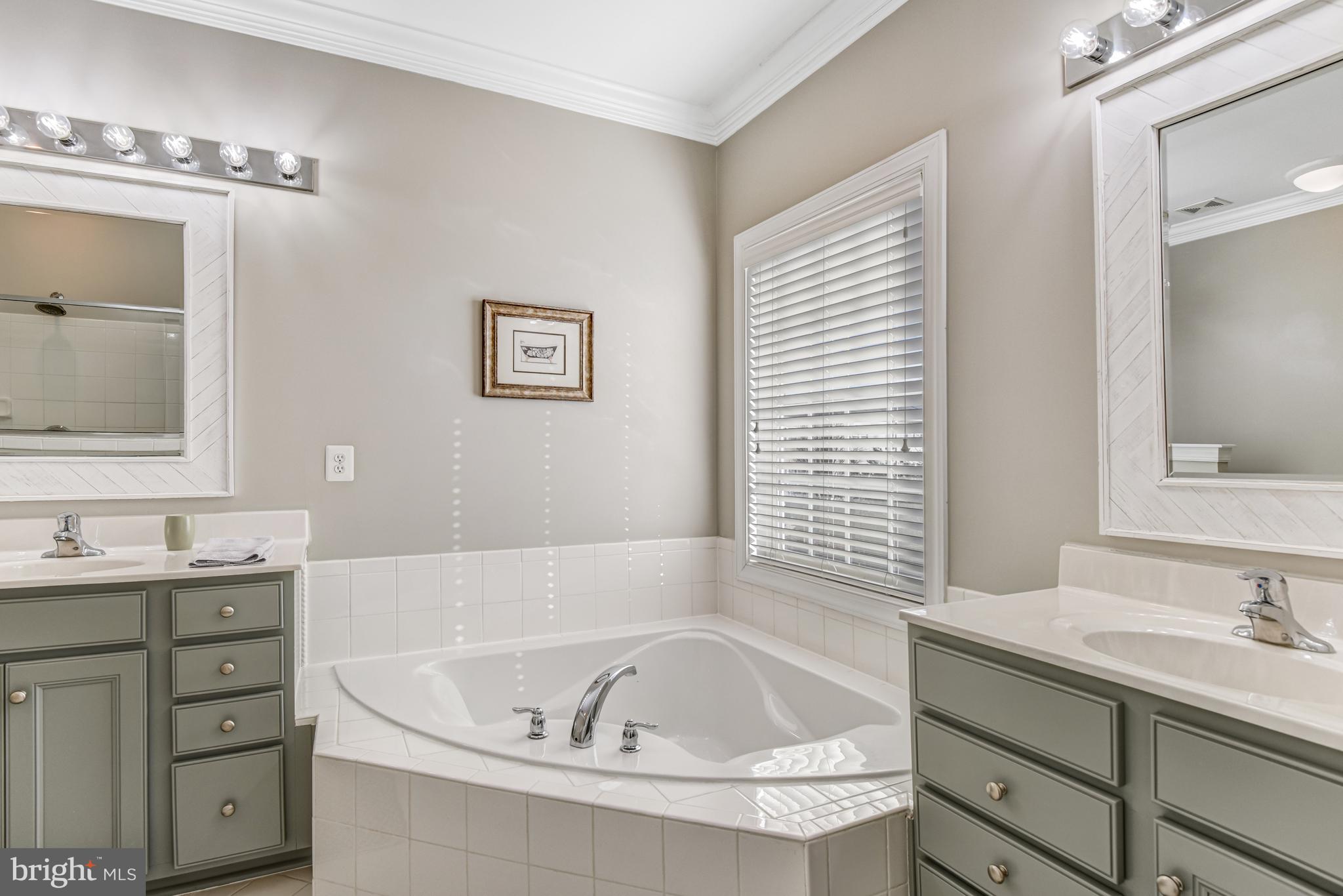 6899 BOOTHE LANE