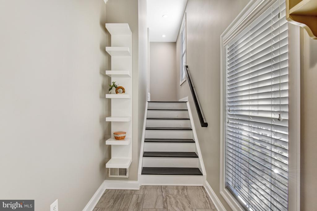 6899 BOOTHE LANE
