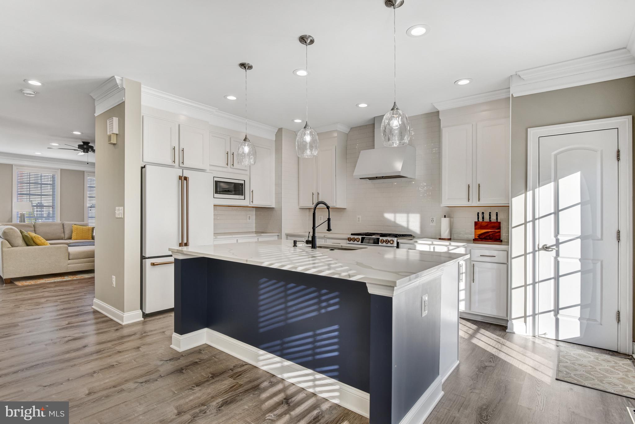 6899 BOOTHE LANE