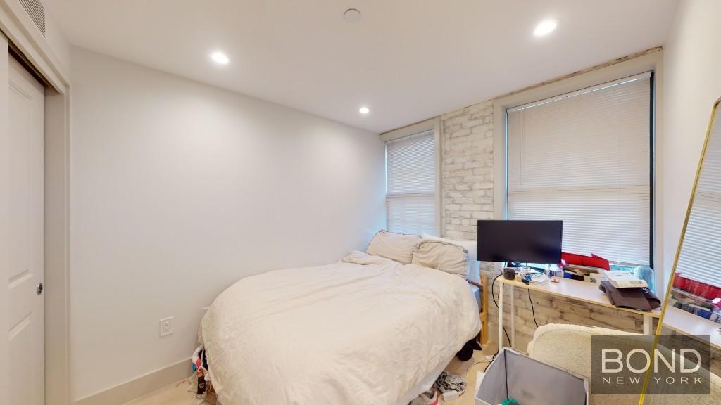 21 Avenue B 302