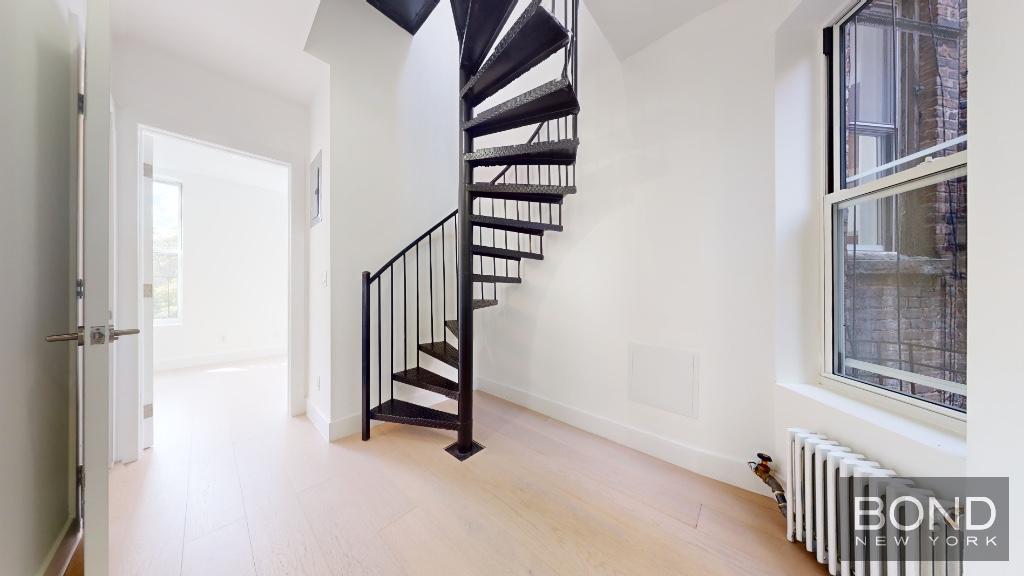 327 E 12th Street 14/18