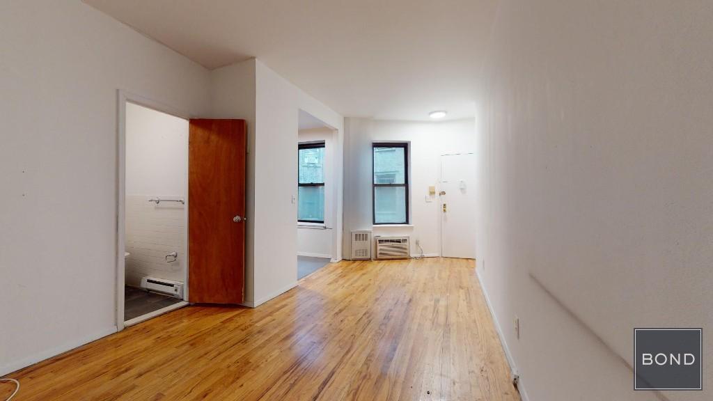 425 E 65th Street 11