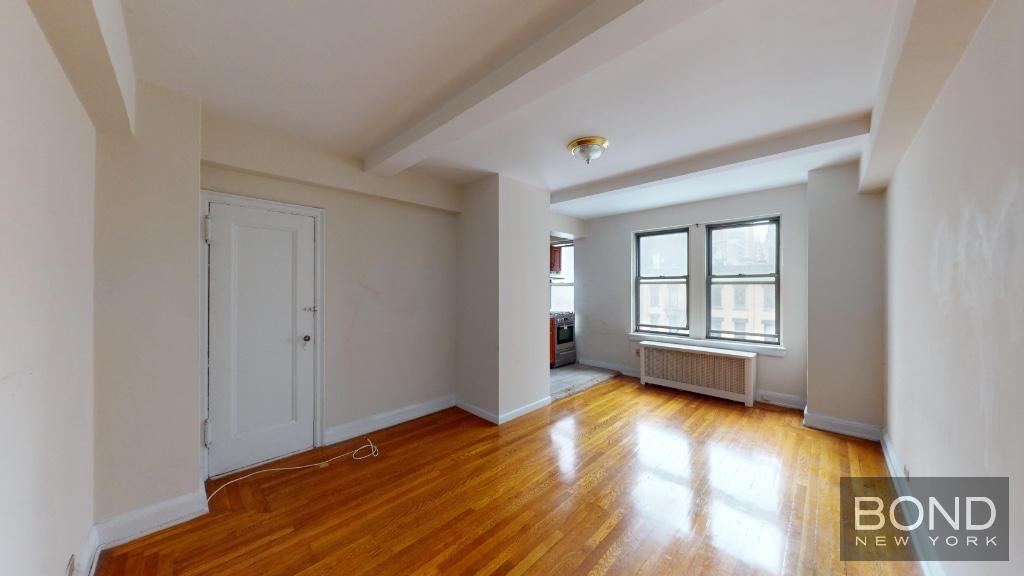 301 E 38th Street 4F