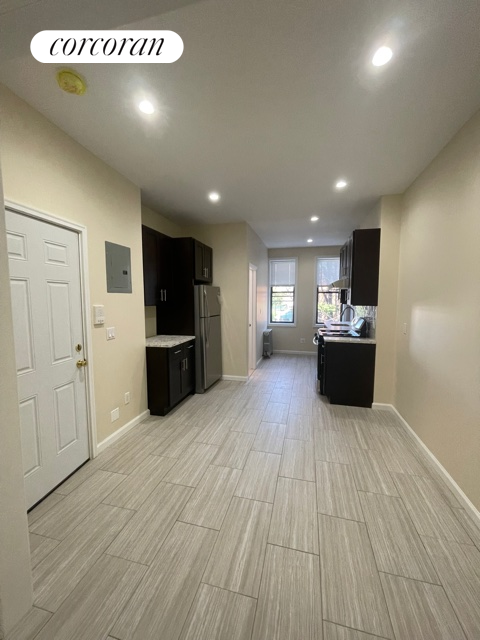 127 IRVING Avenue R3