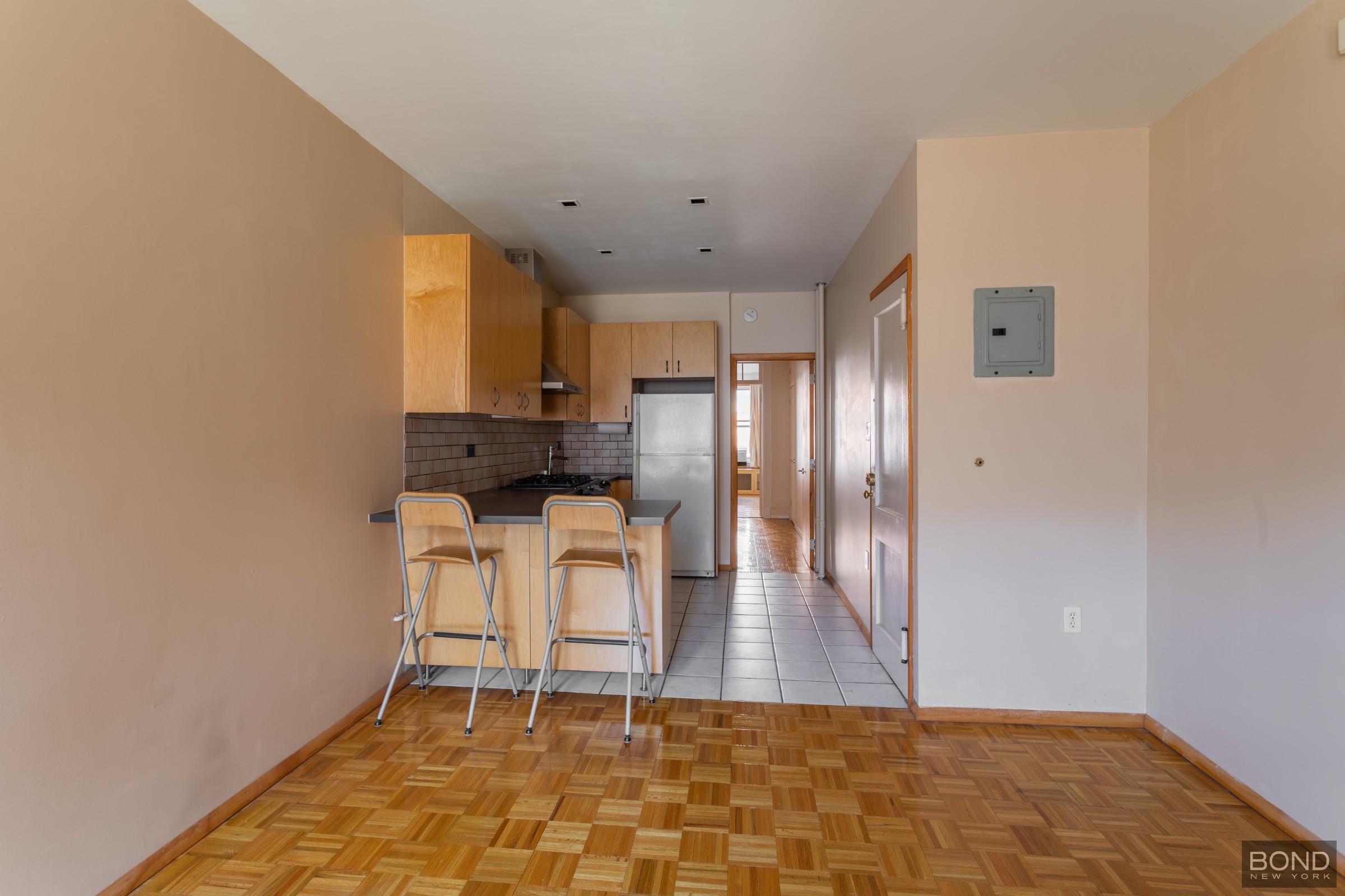 94 Eagle Street 1R