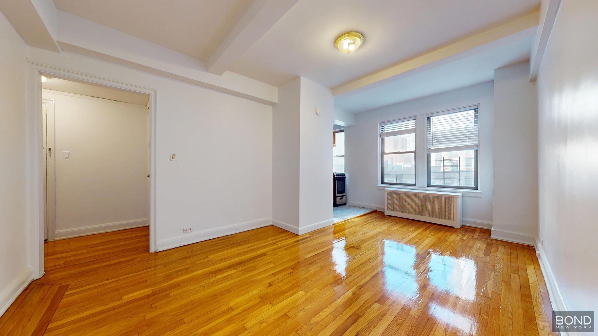 301 E 38th Street 9G