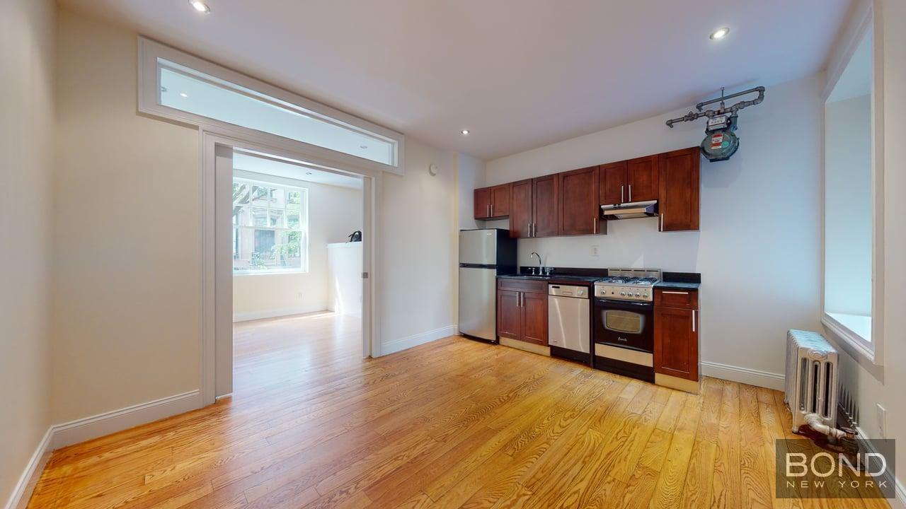 207-209 W 11th Street 1D