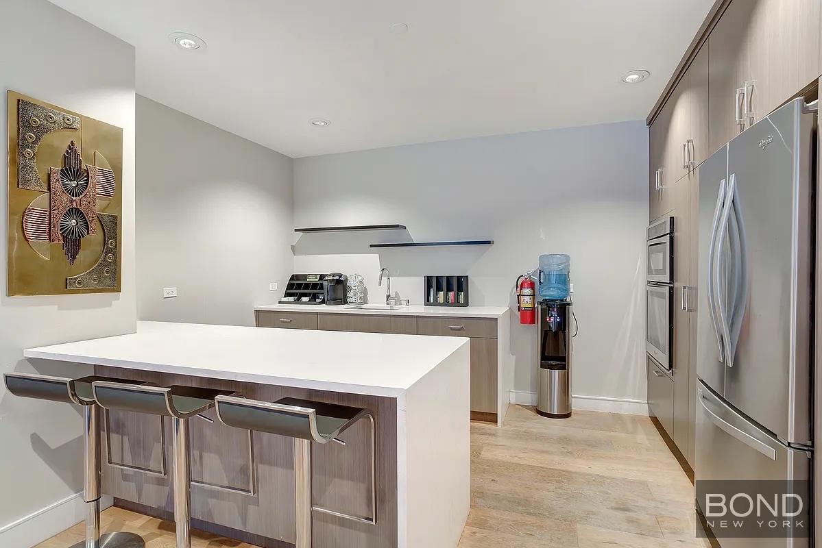 237 E 34th Street 506