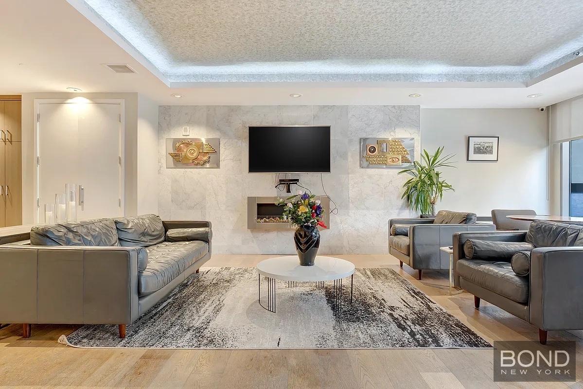 237 E 34th Street 501