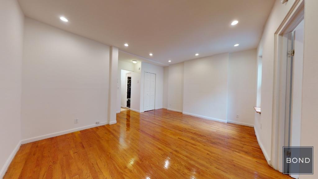 96 3rd Avenue 4R
