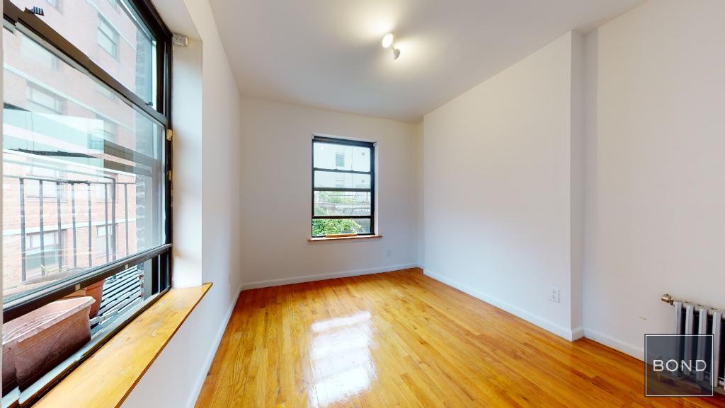 96 3rd Avenue 4R
