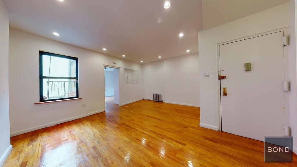 96 3rd Avenue 4R