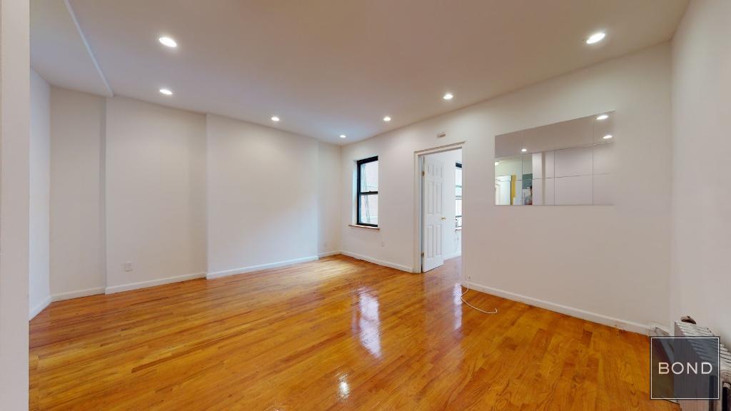 96 3rd Avenue 4R