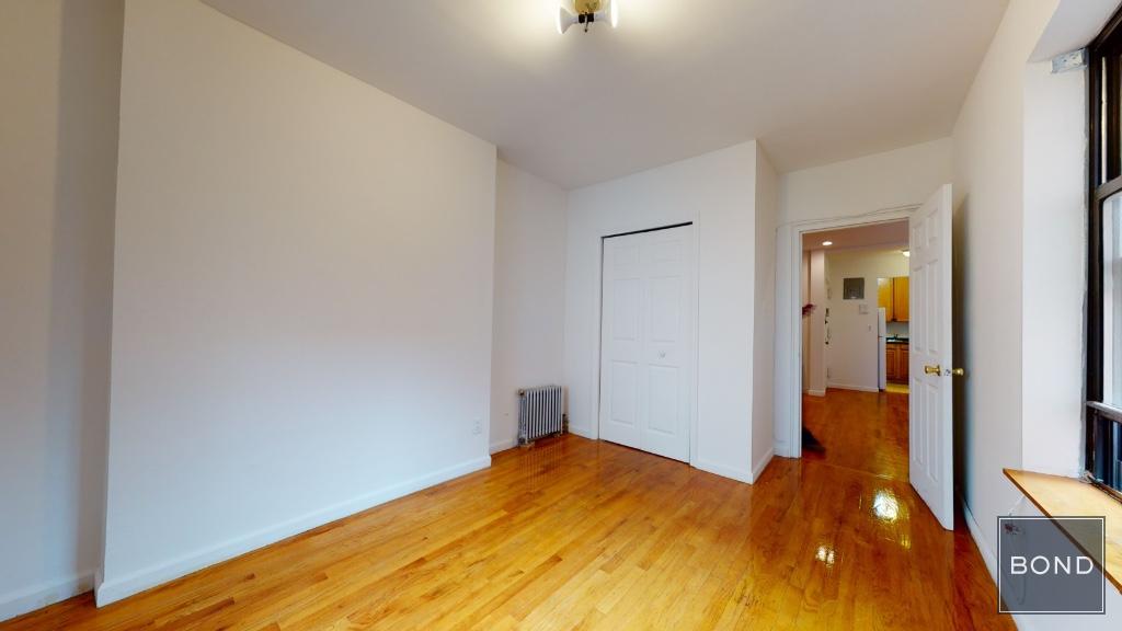 96 3rd Avenue 4R