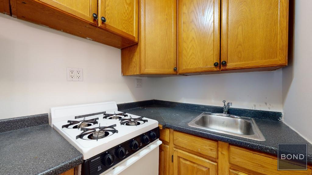 96 3rd Avenue 4R
