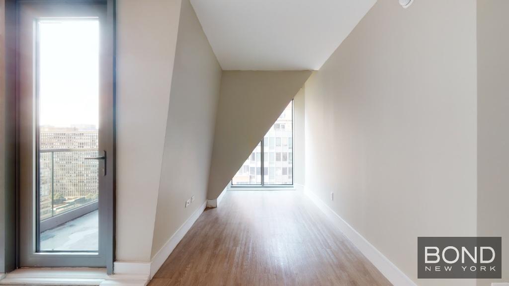 237 E 34th Street 1802