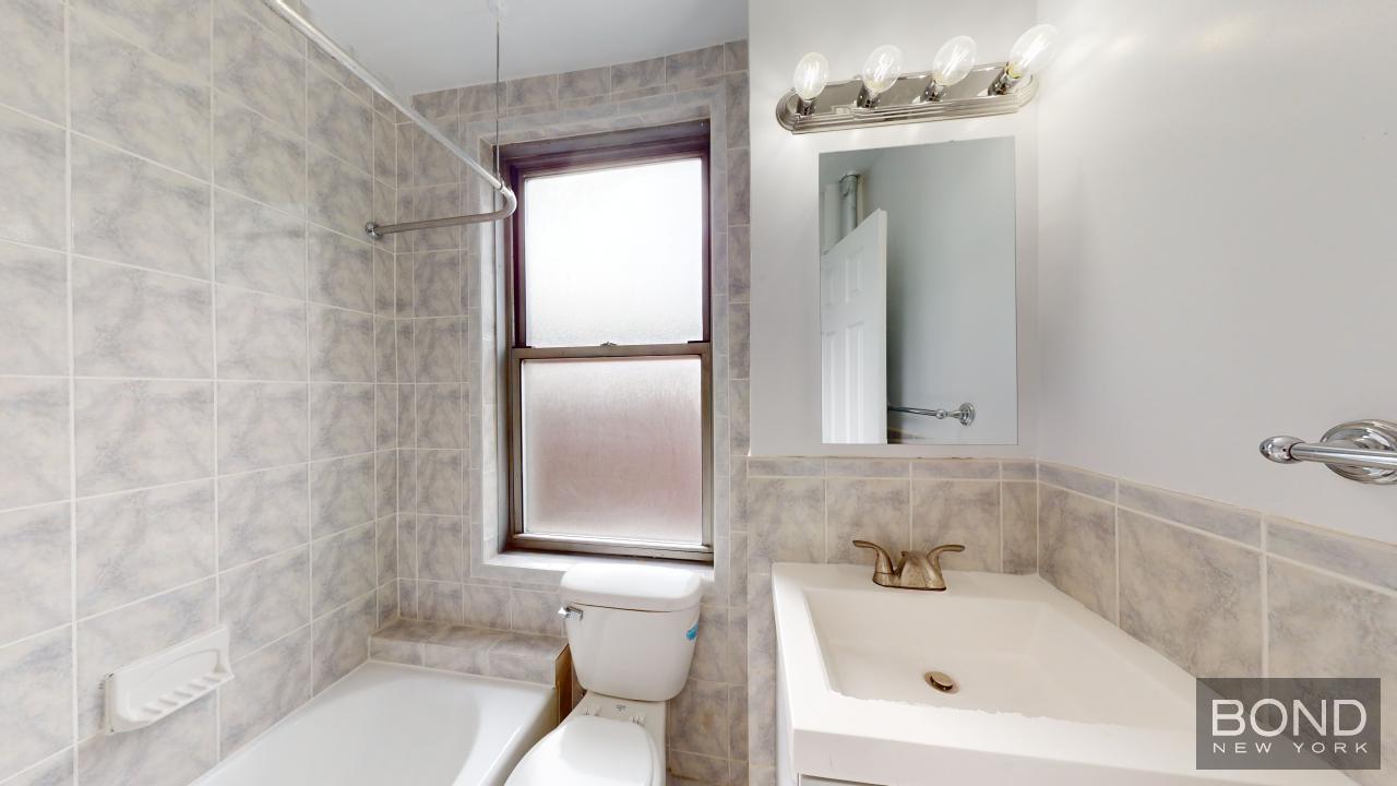 301 E 38th Street 5E