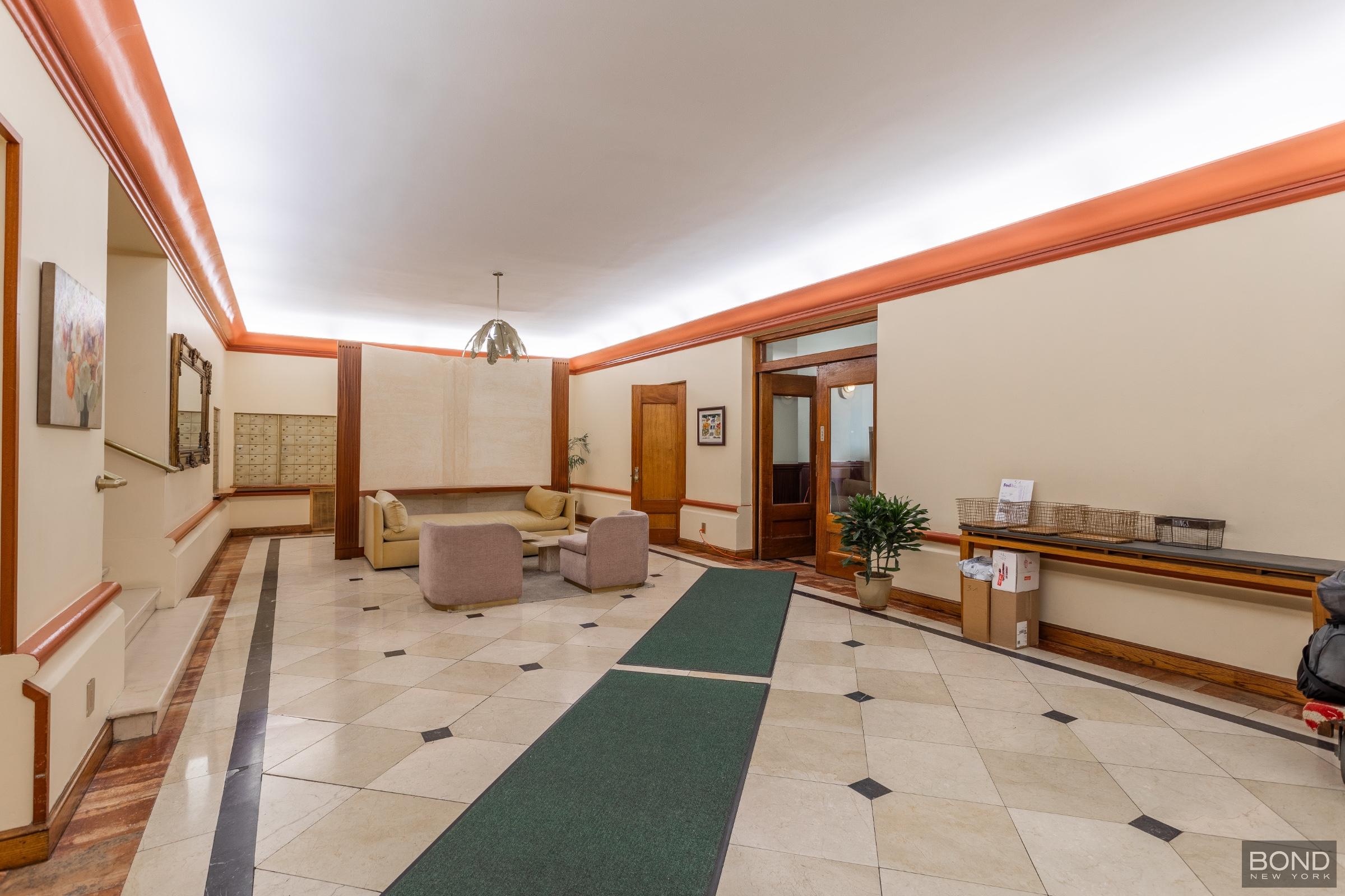 301 E 38th Street 15C