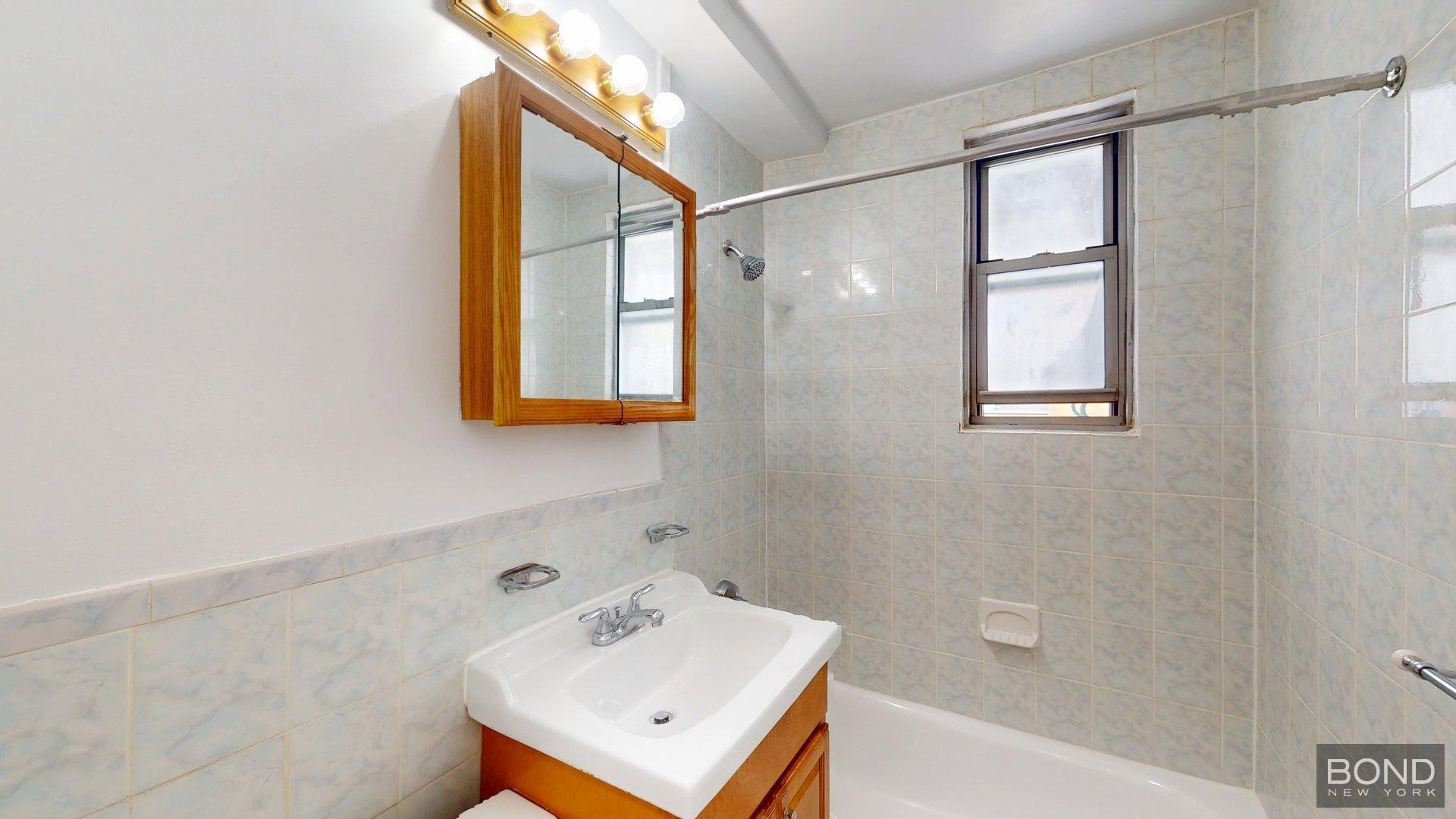 301 E 38th Street 10H