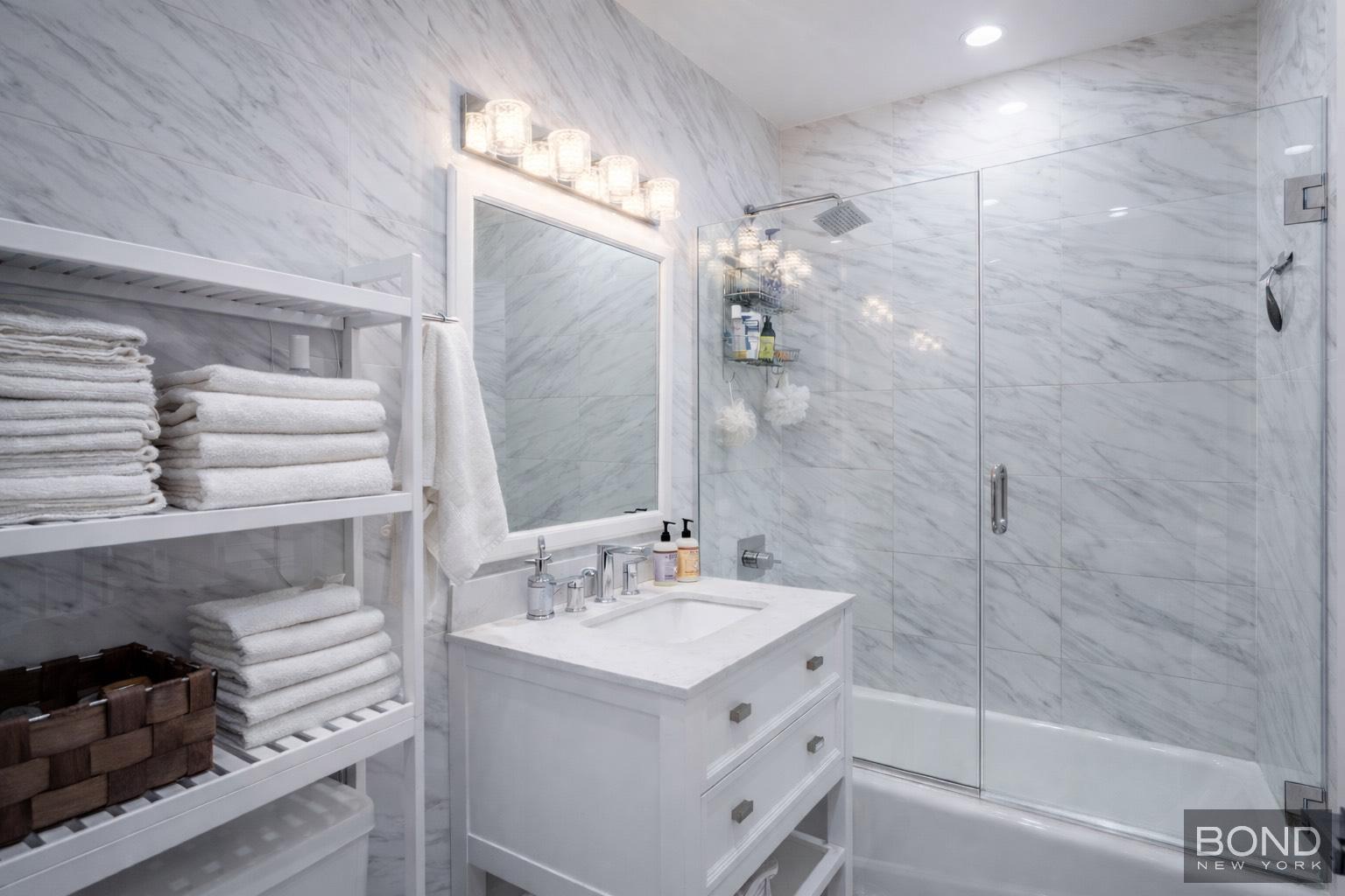 1868 Linden Street TWNHS