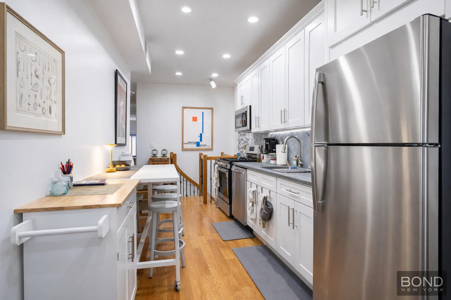 1868 Linden Street TWNHS