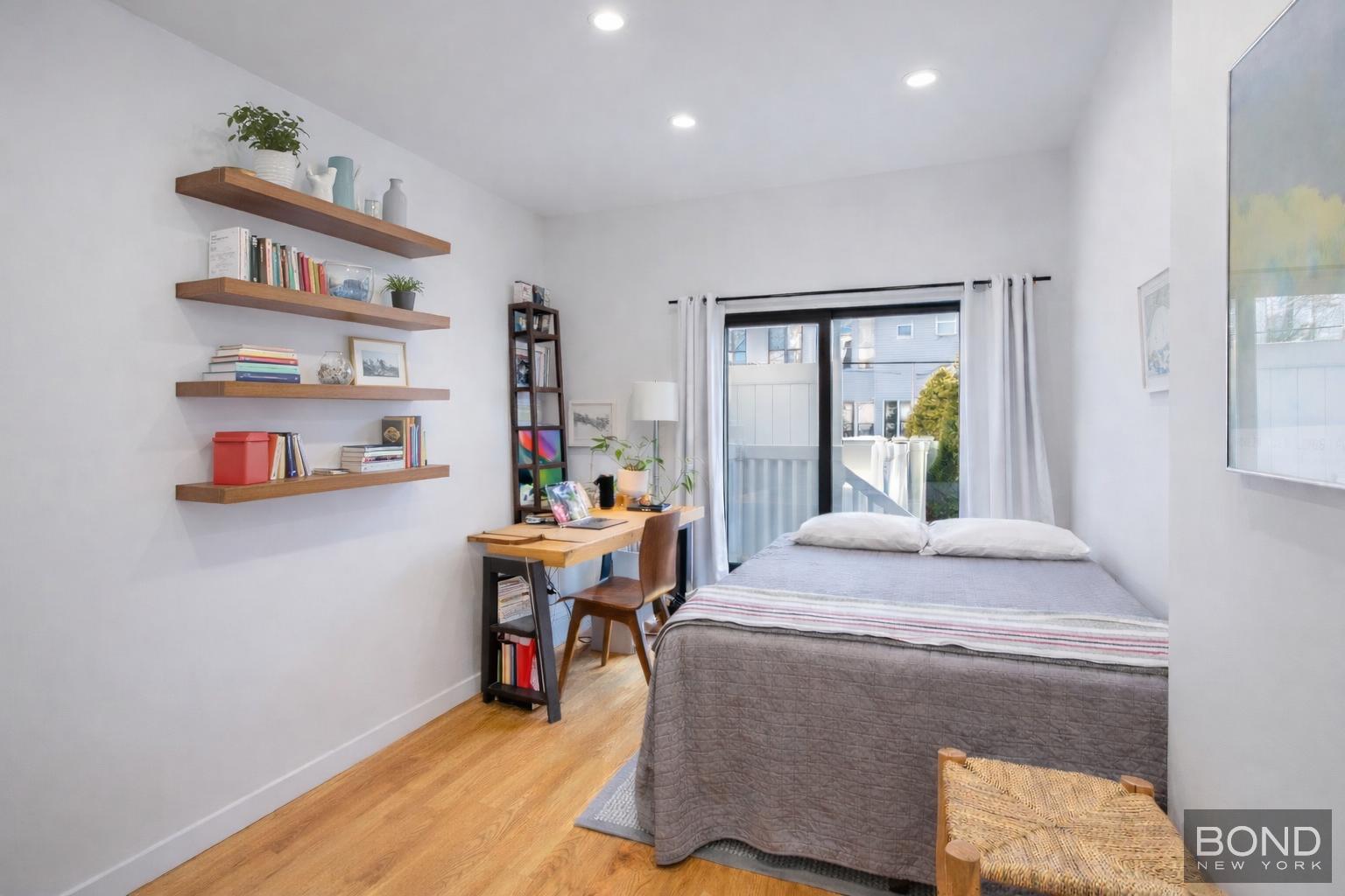 1868 Linden Street TWNHS