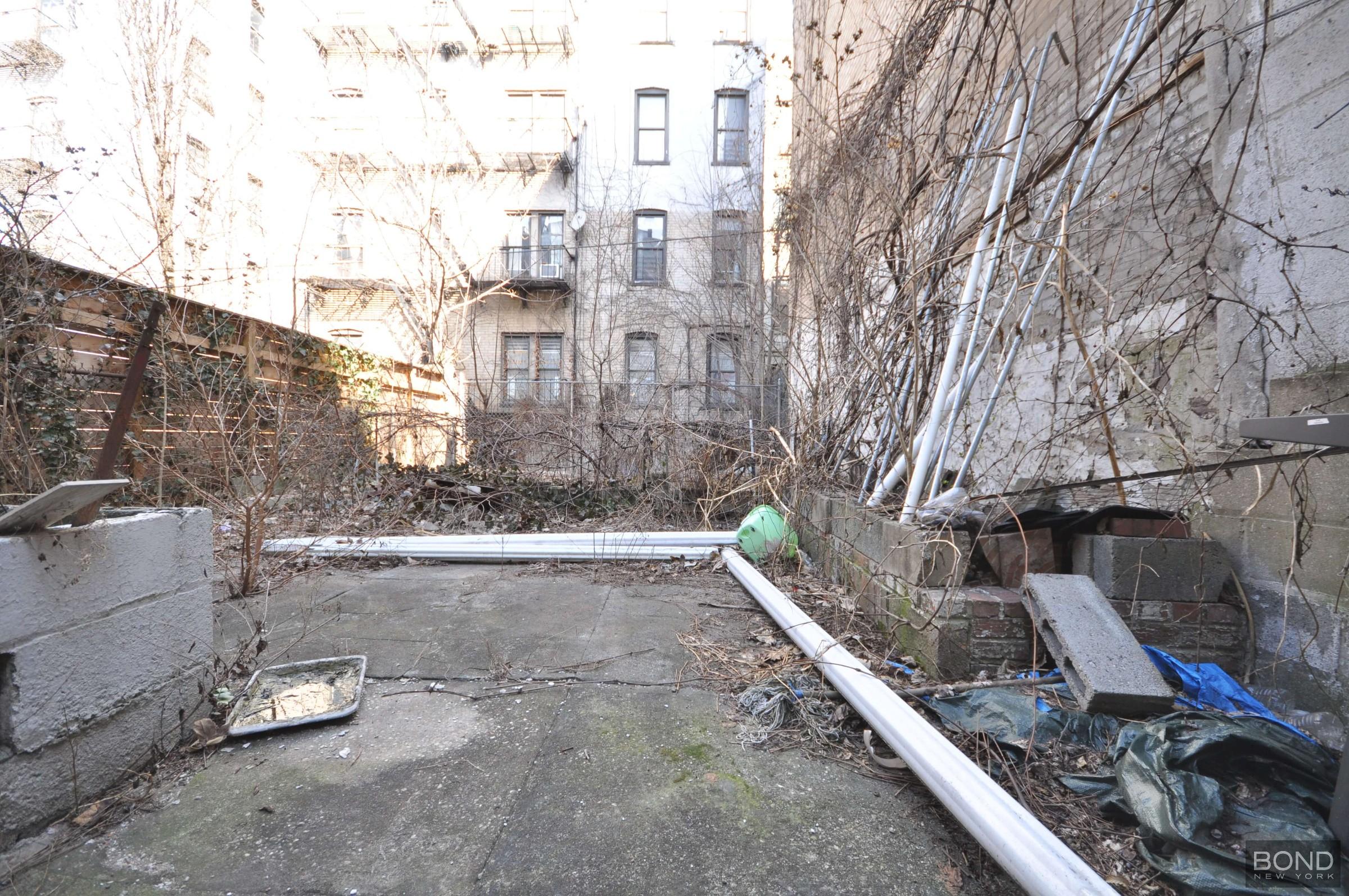 1065 Sterling Place Garden