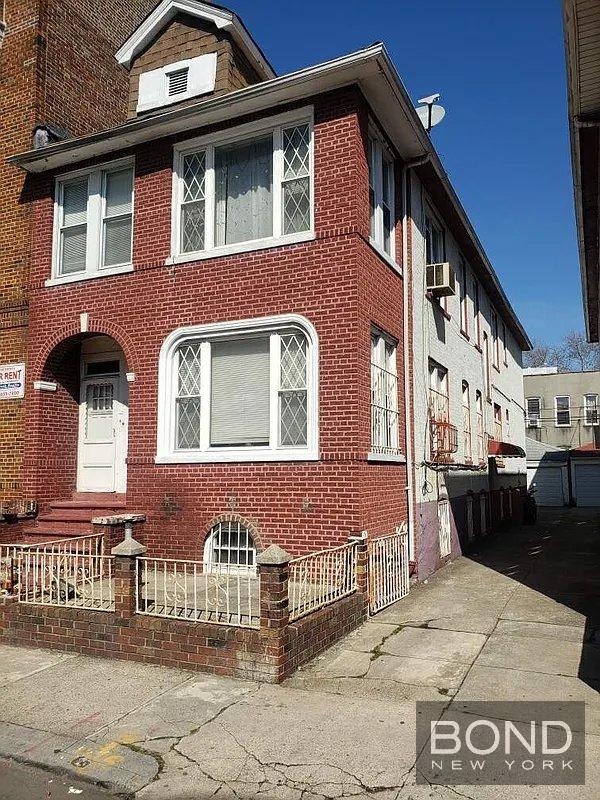 135 E 92nd Street 2 Family