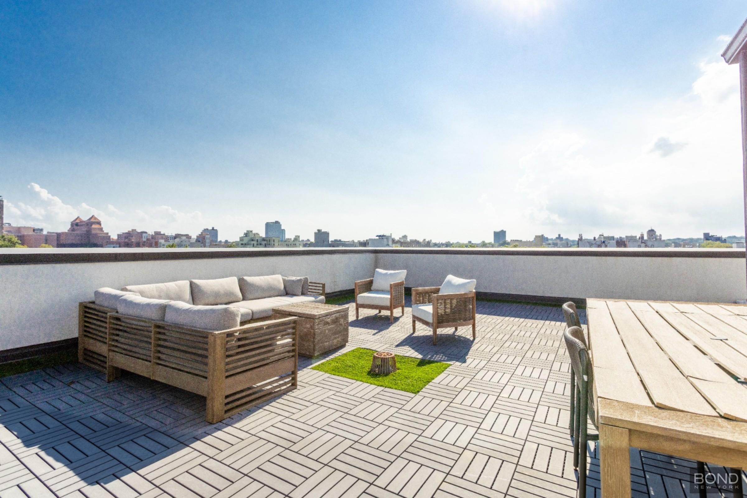 543 Avenue PH