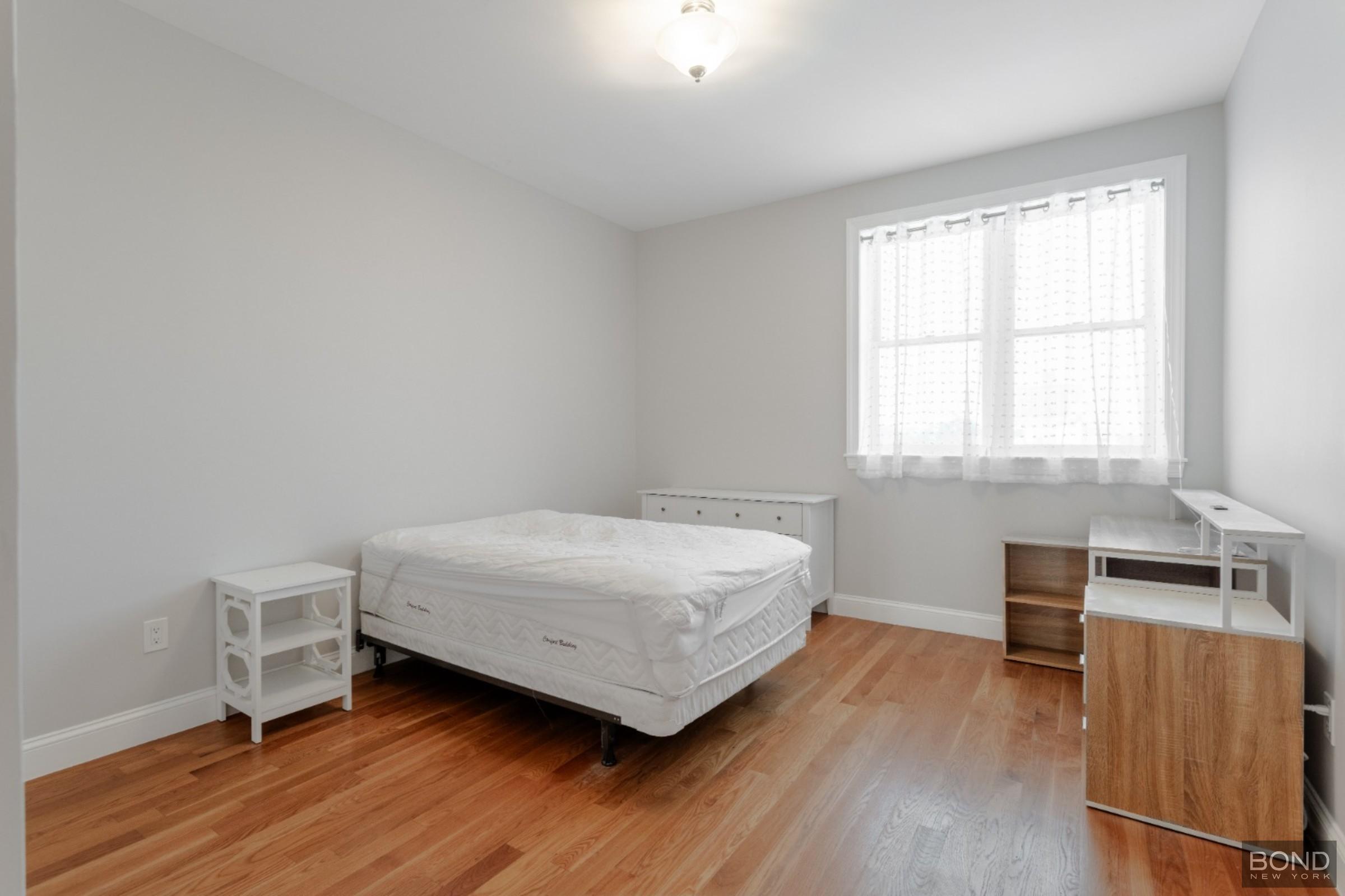 543 Avenue PH