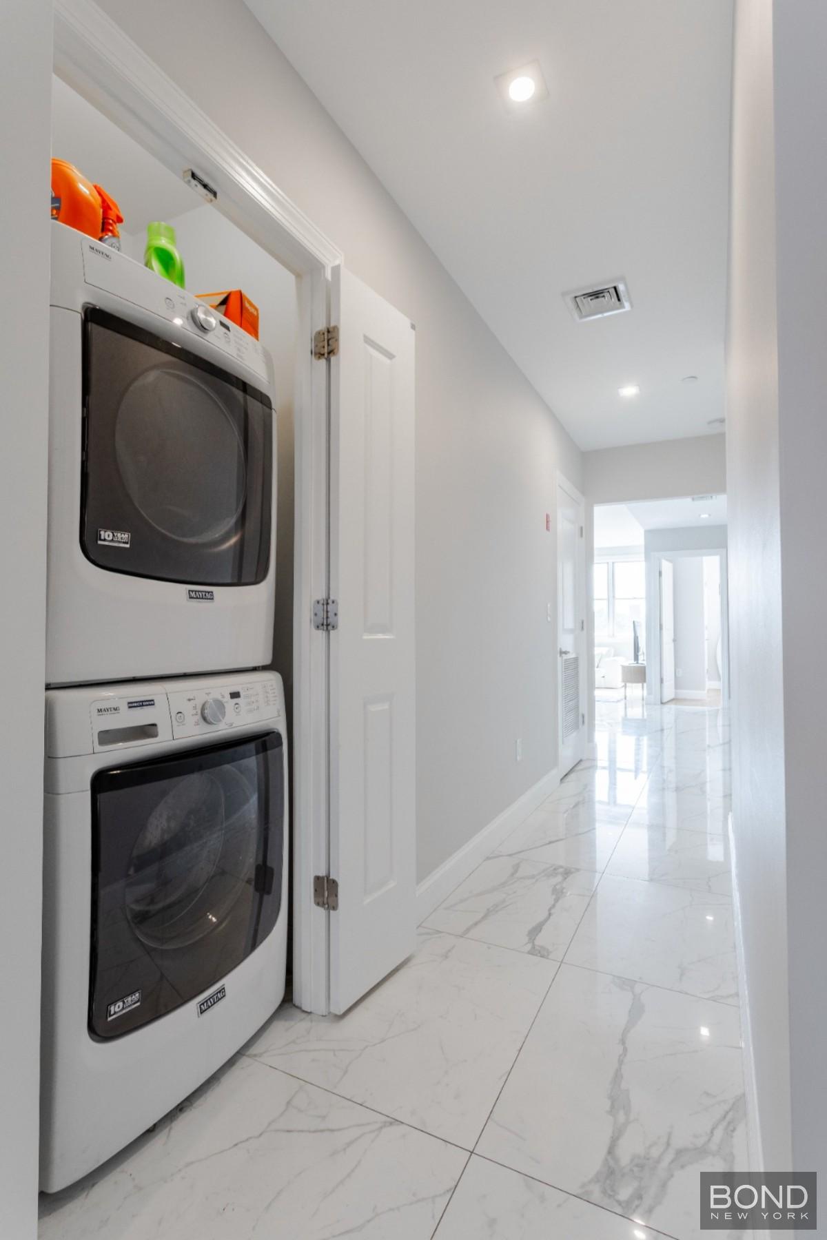 543 Avenue PH