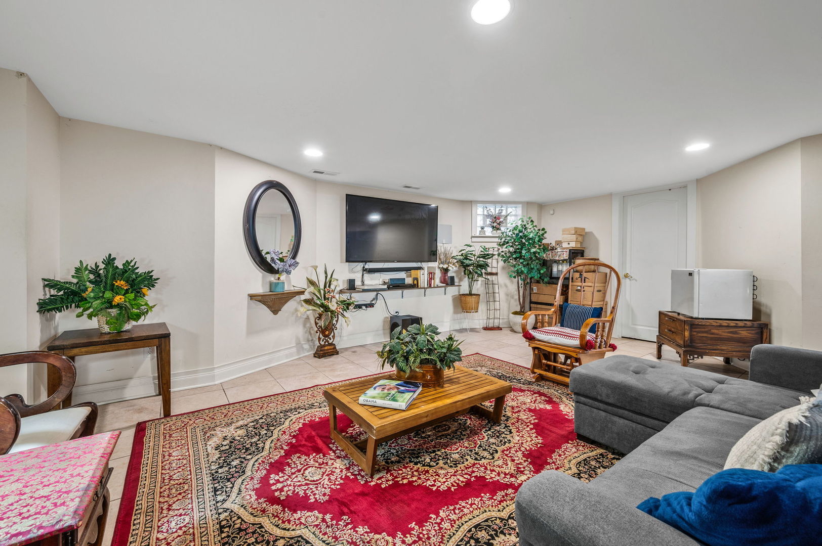 6658 N Fairfield Avenue