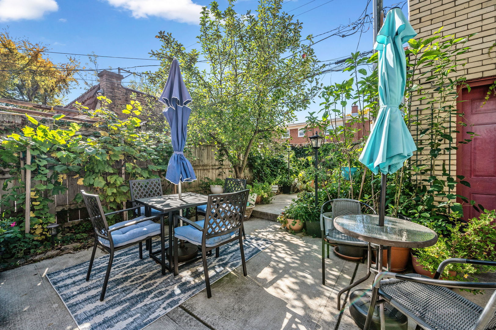 6658 N Fairfield Avenue