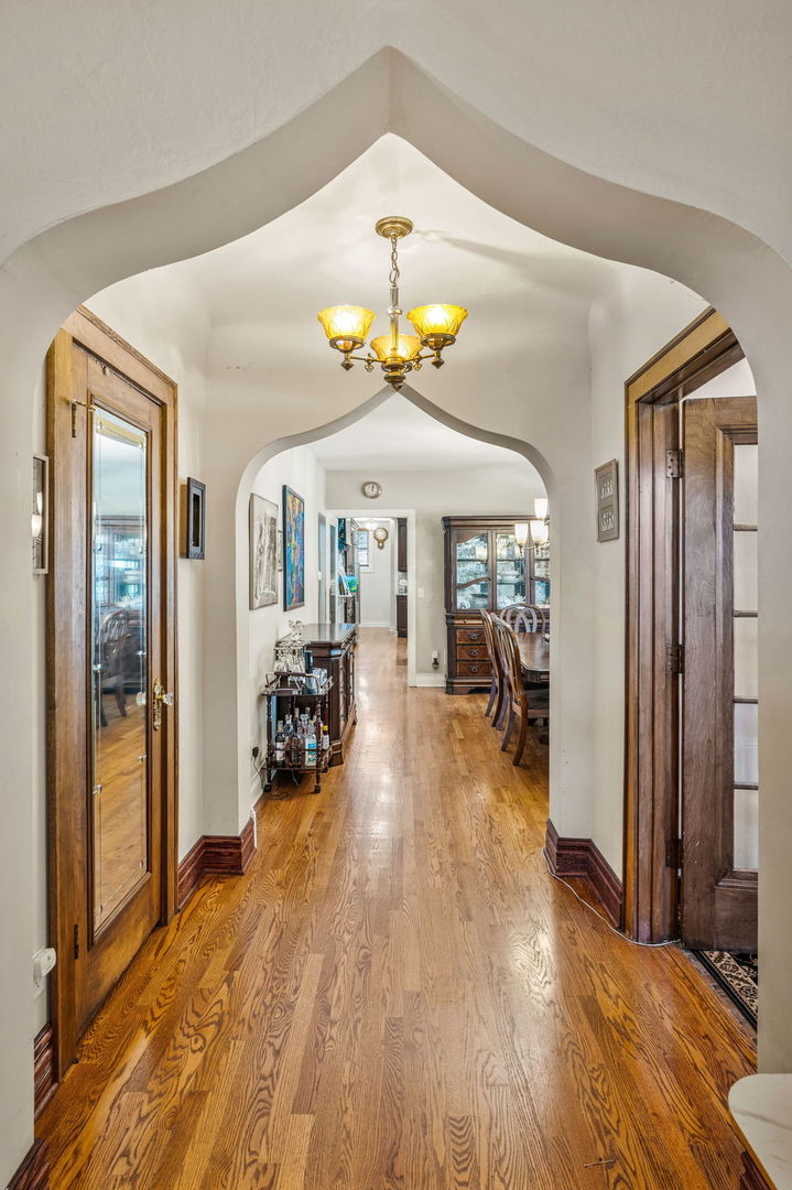 6658 N Fairfield Avenue