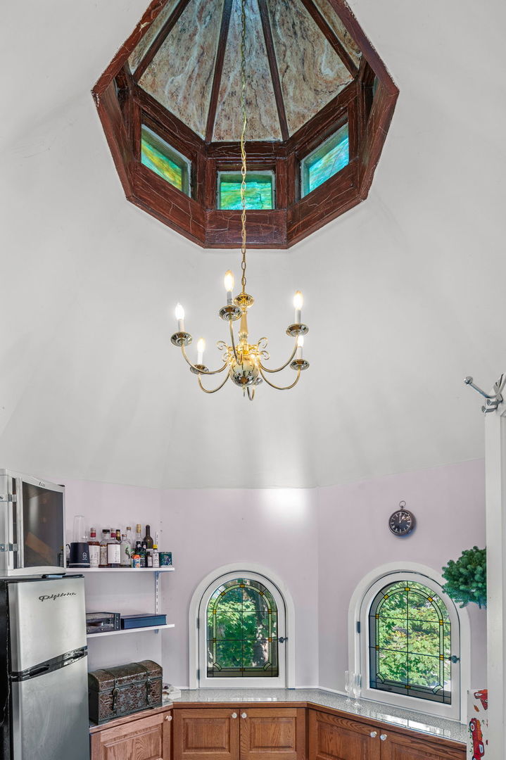 6658 N Fairfield Avenue