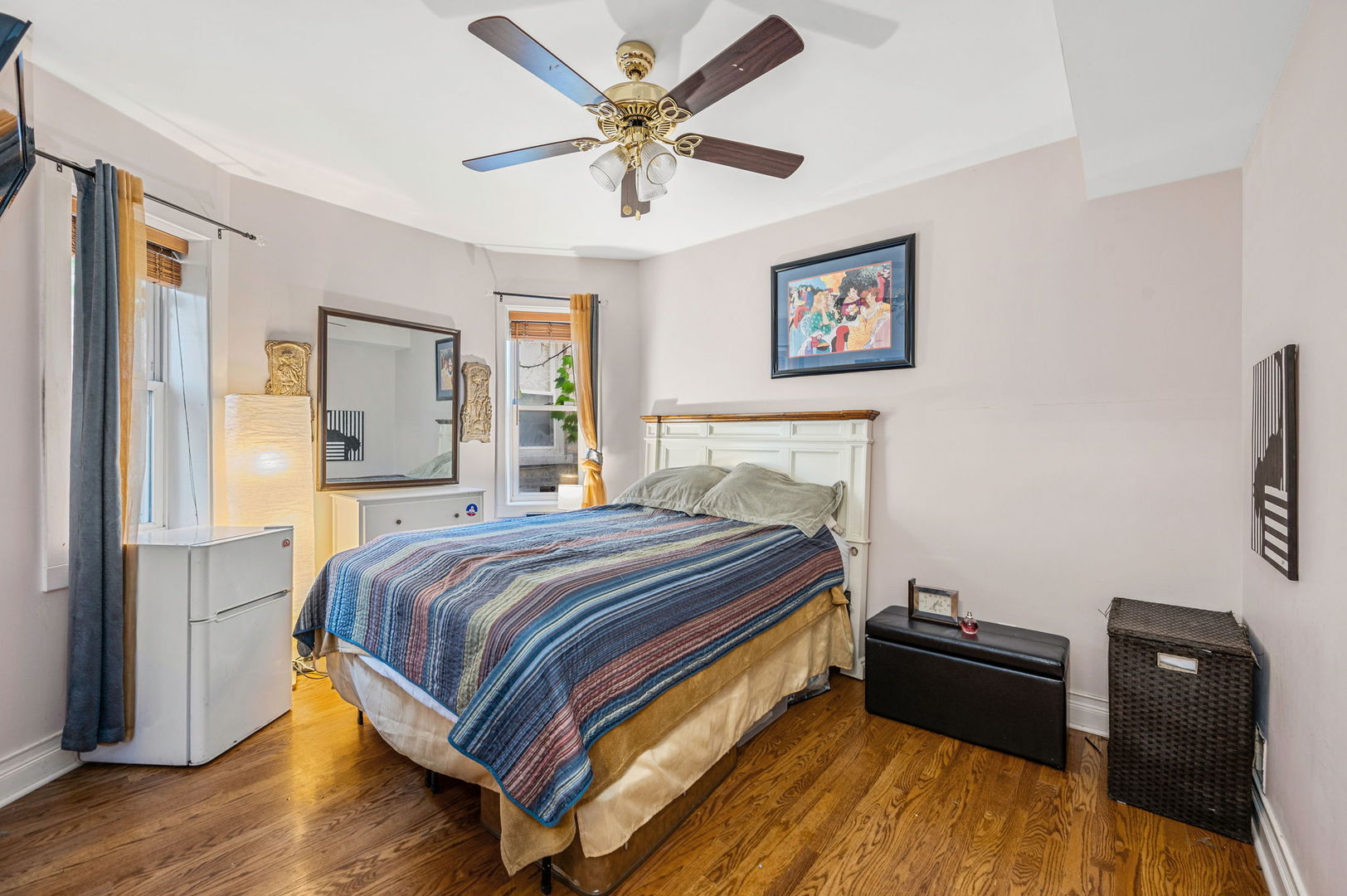 6658 N Fairfield Avenue