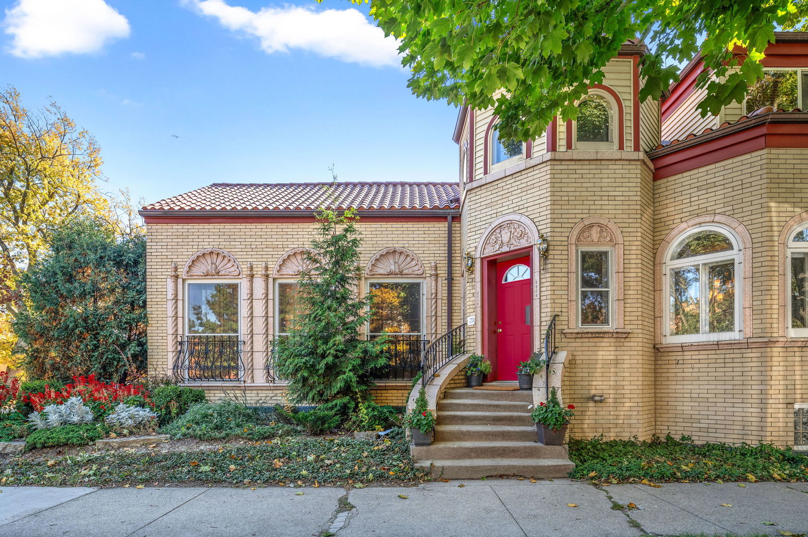 6658 N Fairfield Avenue