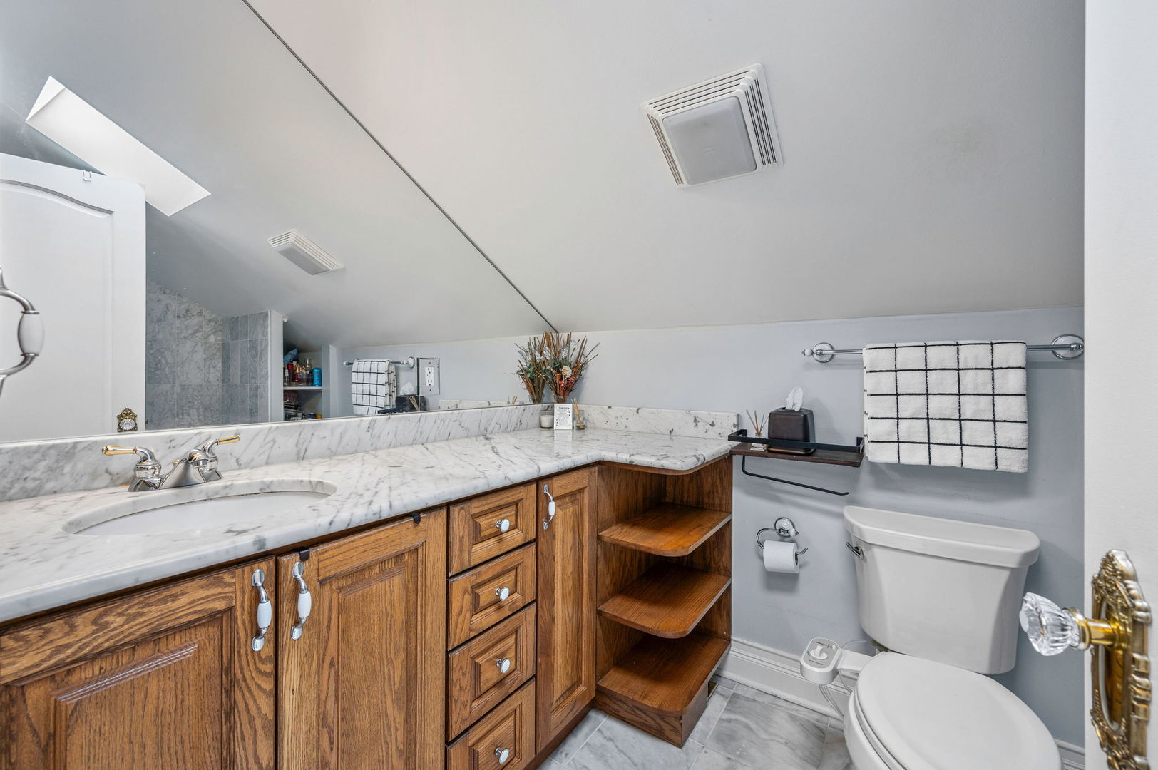 6658 N Fairfield Avenue